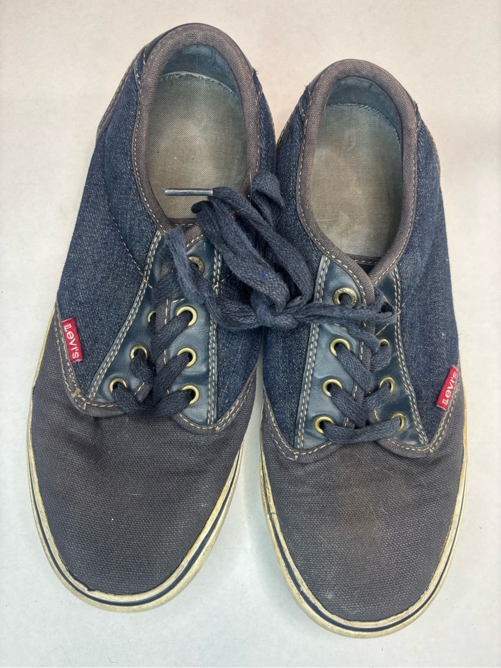 Kids Levi Sneakers - size 5